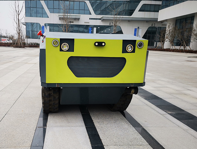 Crawler remote control sprayer vehicle